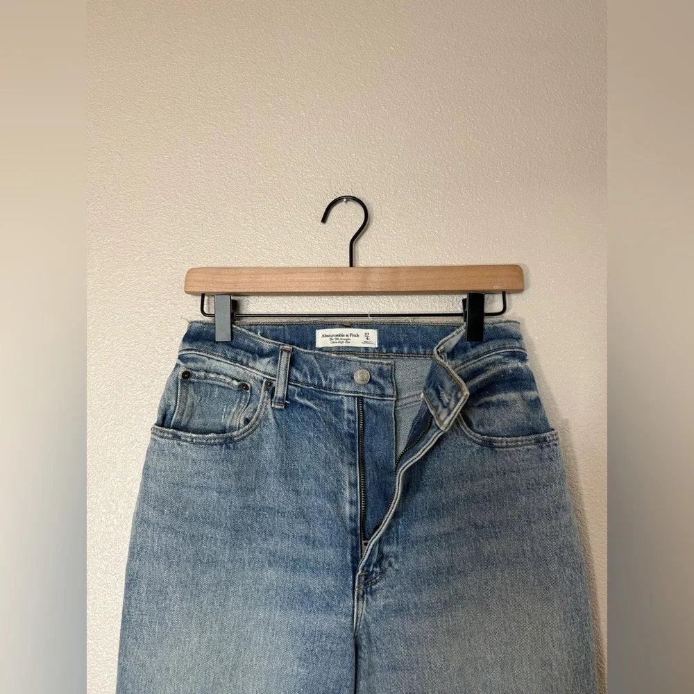 Abercrombie 90s Straight Ultra High Rise Curve Love Split Hem Jeans 27